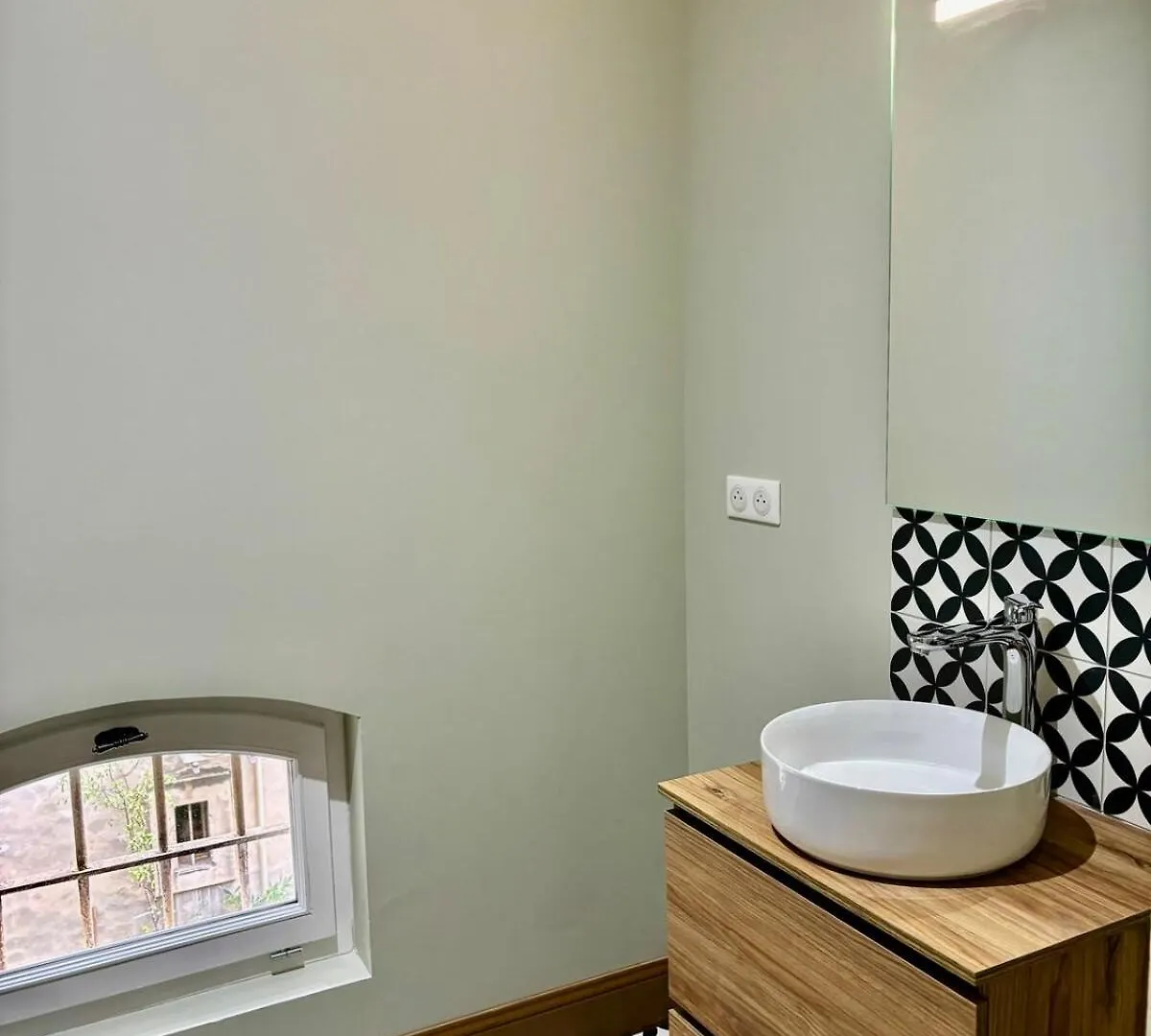 아파트 L'Elegant De Raspail, Spacieux Et Raffine 아비뇽